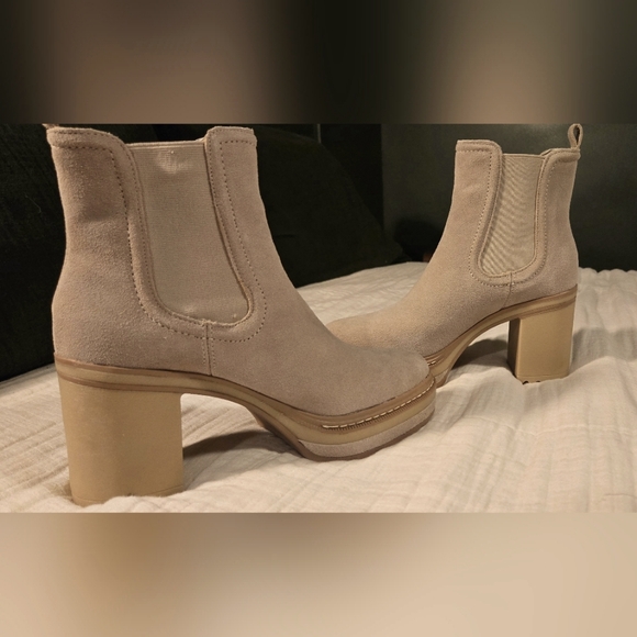 Women's booties size 8 - Picture 1 of 4